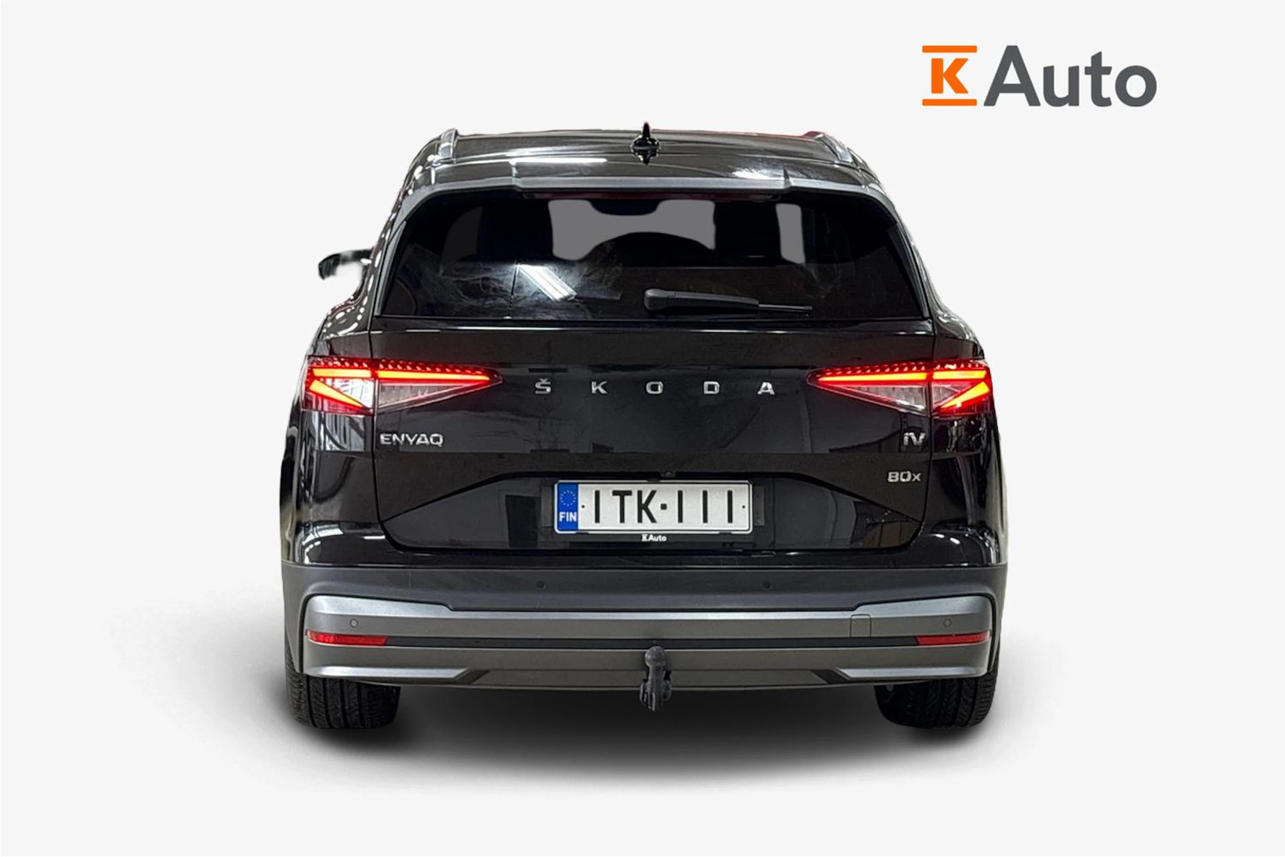 Musta Skoda Enyaq 2023 kuva 3.