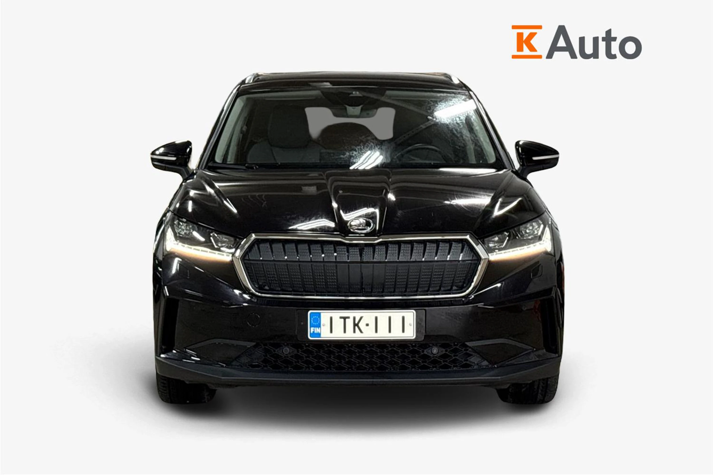 Musta Skoda Enyaq 2023 kuva 4.