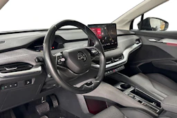 Musta Skoda Enyaq 2023 kuva 6.