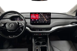 Musta Skoda Enyaq 2023 kuva 7.