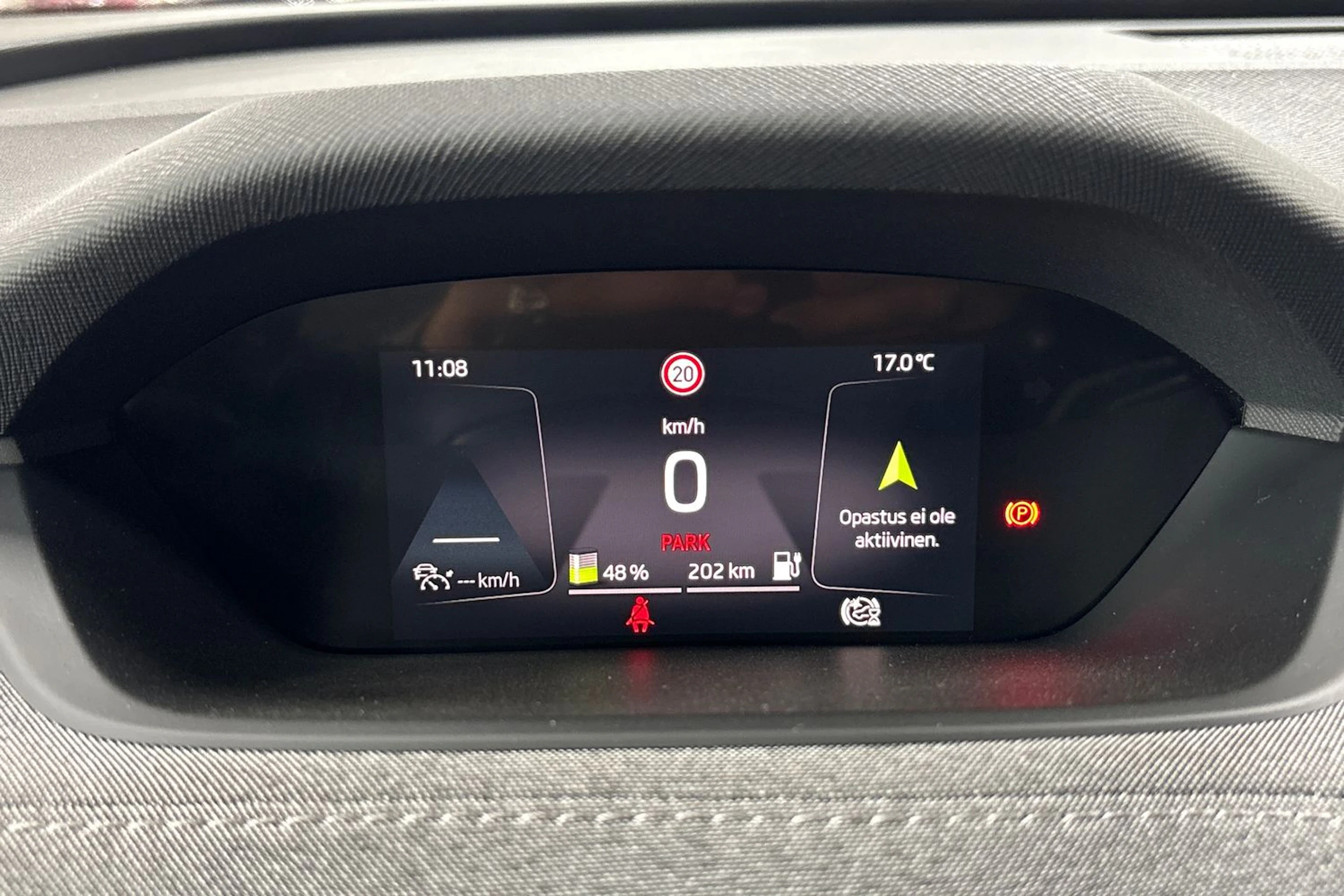 Musta Skoda Enyaq 2023 kuva 13.