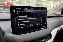 Musta Skoda Enyaq 2023 kuva 16.