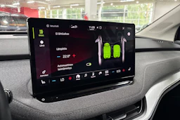Musta Skoda Enyaq 2023 kuva 18.