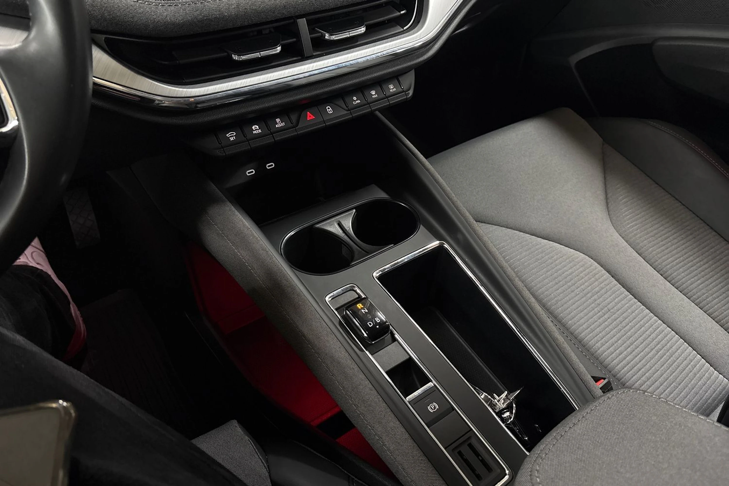 Musta Skoda Enyaq 2023 kuva 22.