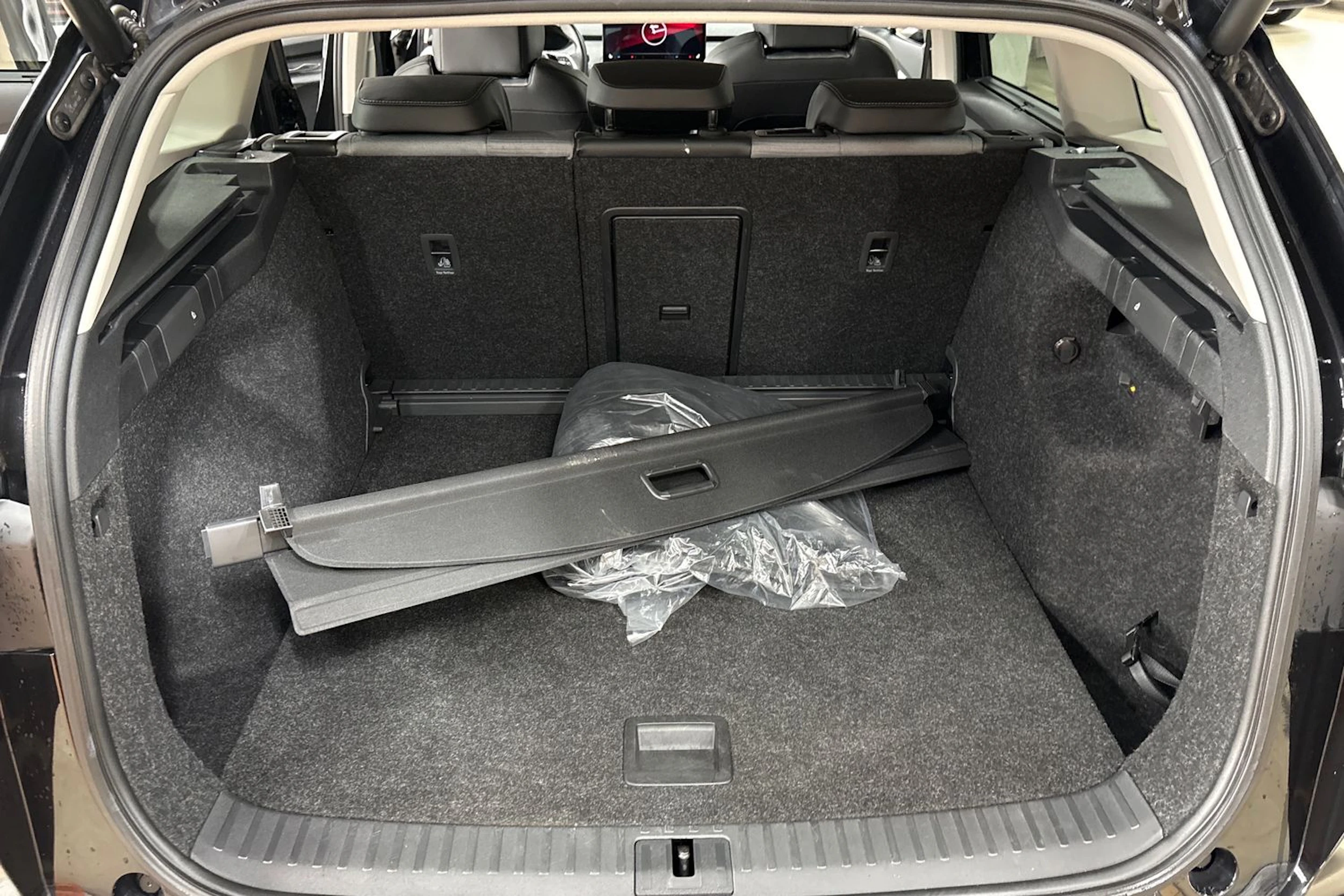 Musta Skoda Enyaq 2023 kuva 23.