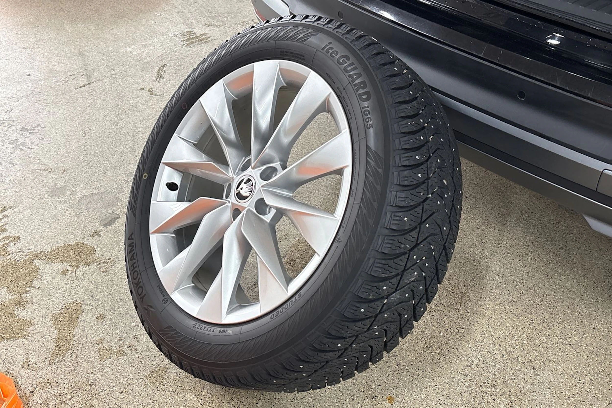 Musta Skoda Enyaq 2023 kuva 27.