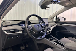 harmaa Skoda Enyaq 2023 kuva 10.