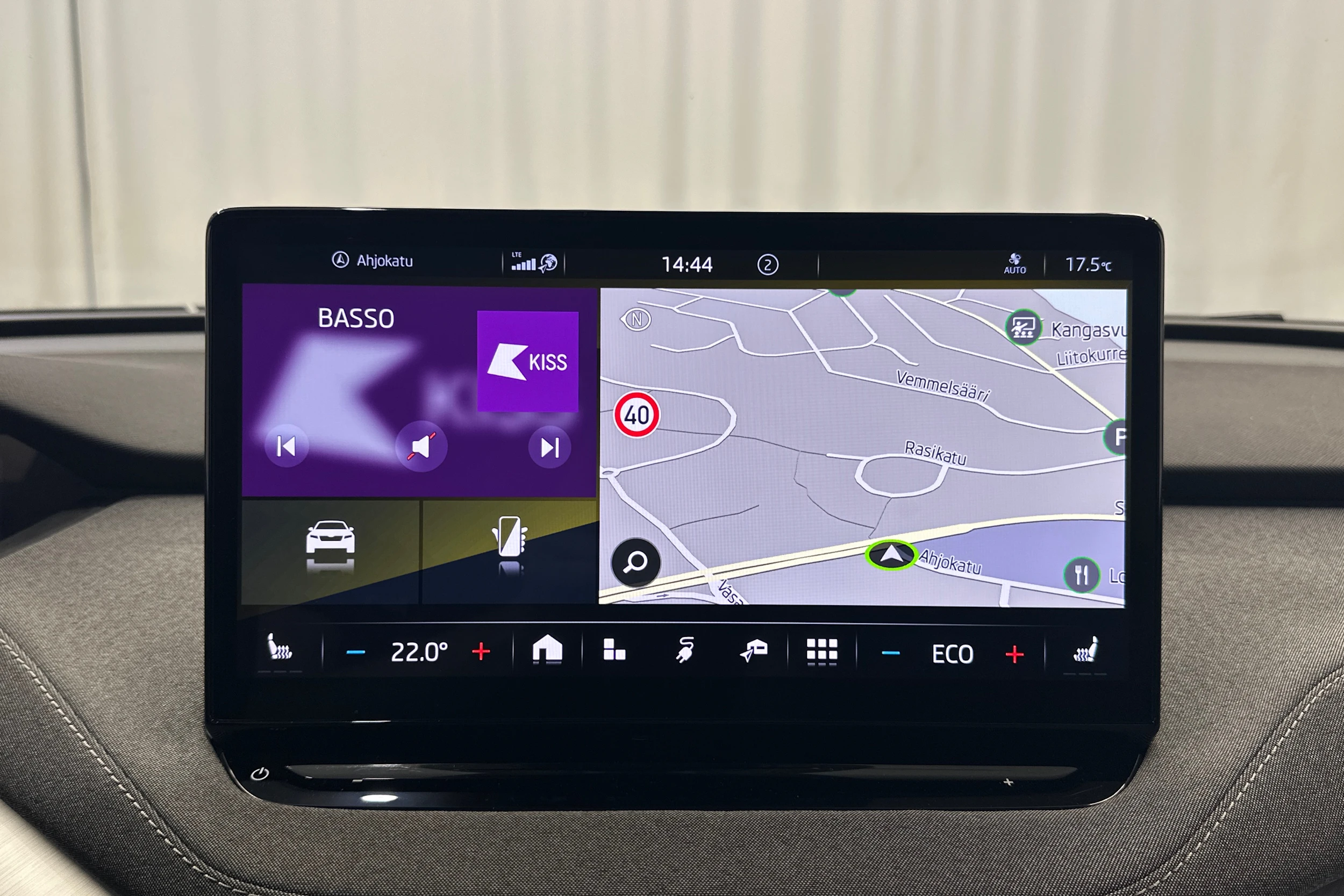 harmaa Skoda Enyaq 2023 kuva 18.