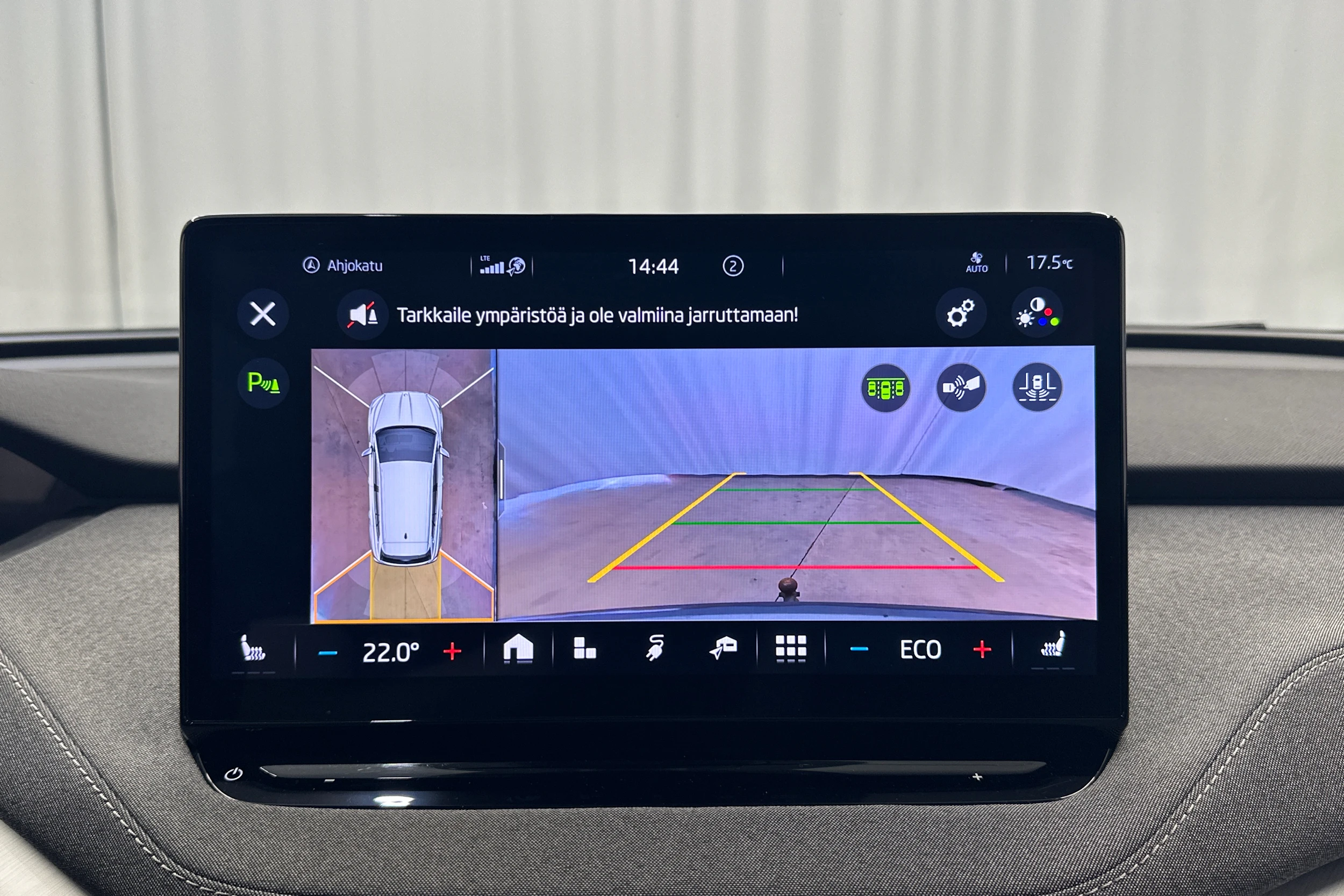 harmaa Skoda Enyaq 2023 kuva 19.