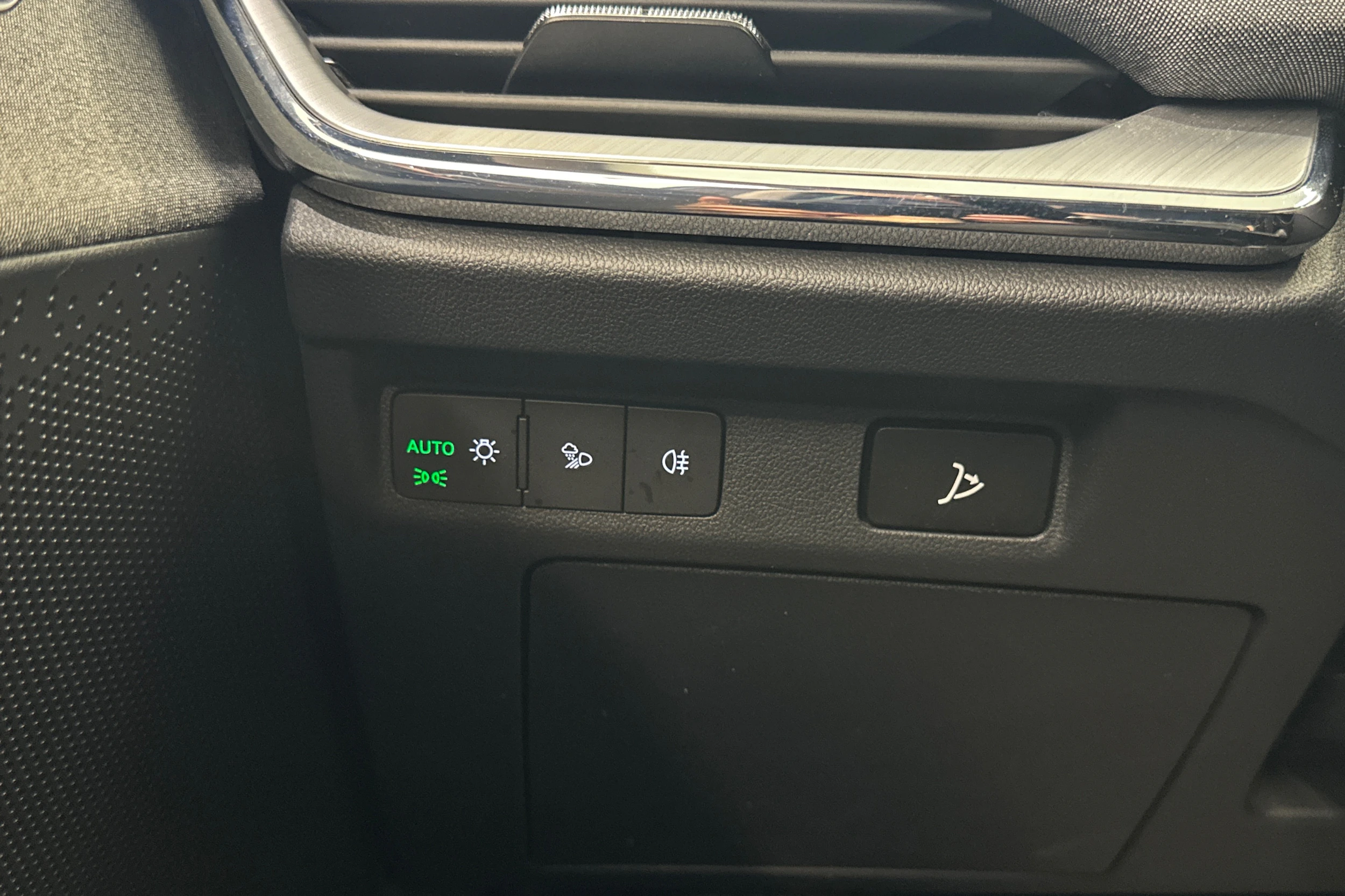 harmaa Skoda Enyaq 2023 kuva 25.