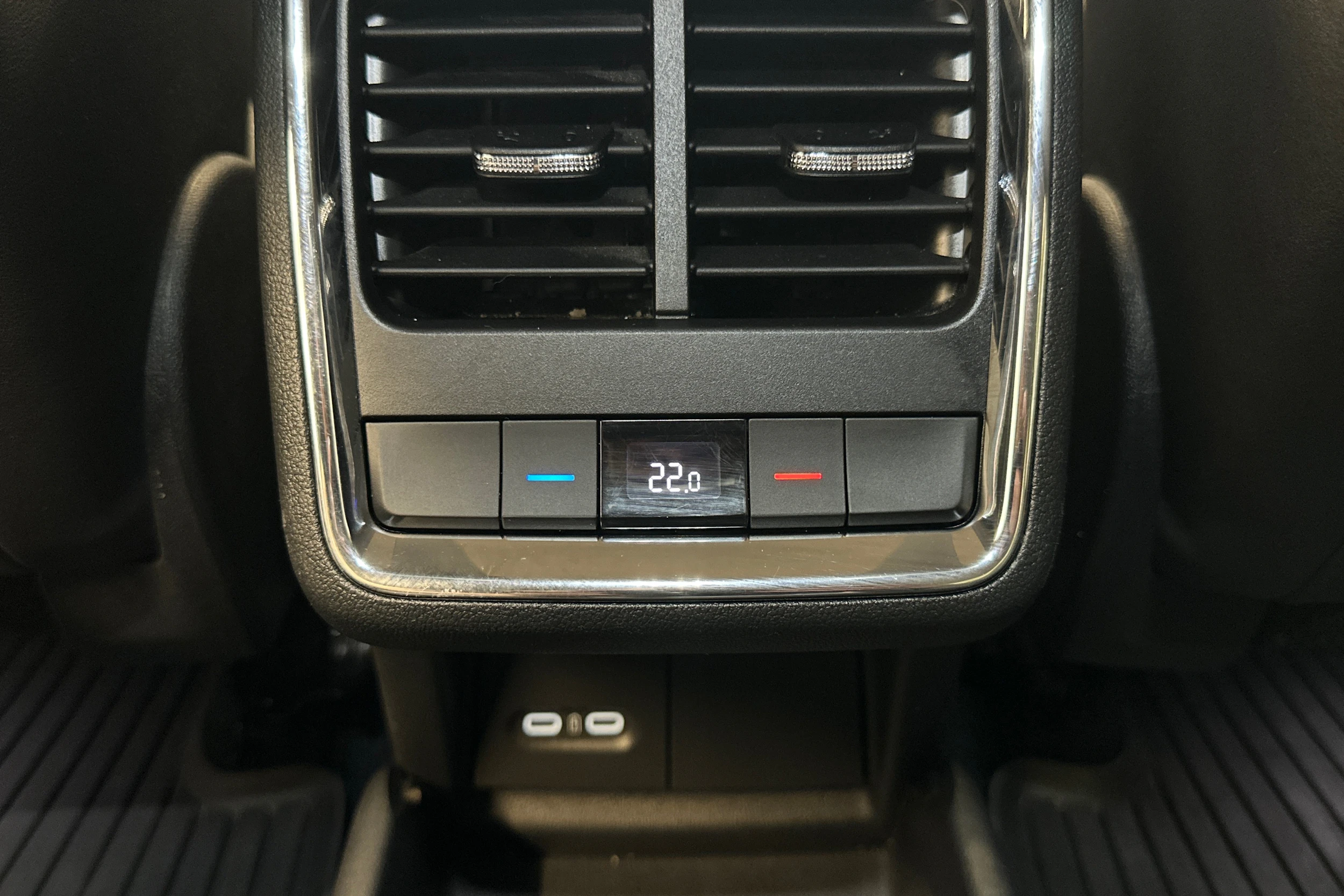 harmaa Skoda Enyaq 2023 kuva 27.