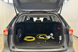 harmaa Skoda Enyaq 2023 kuva 28.