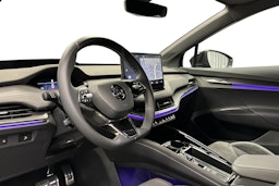musta Skoda Enyaq 2023 kuva 7.