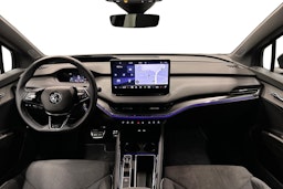 musta Skoda Enyaq 2023 kuva 9.
