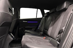musta Skoda Enyaq 2023 kuva 10.