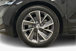 musta Skoda Enyaq 2023 kuva 11.