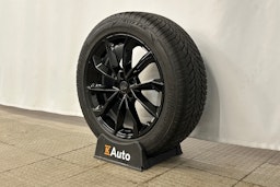 musta Skoda Enyaq 2023 kuva 13.