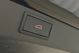 musta Skoda Enyaq 2023 kuva 15.