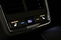 musta Skoda Enyaq 2023 kuva 16.