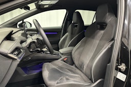 musta Skoda Enyaq 2023 kuva 17.