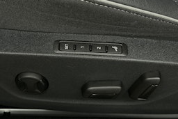 musta Skoda Enyaq 2023 kuva 18.