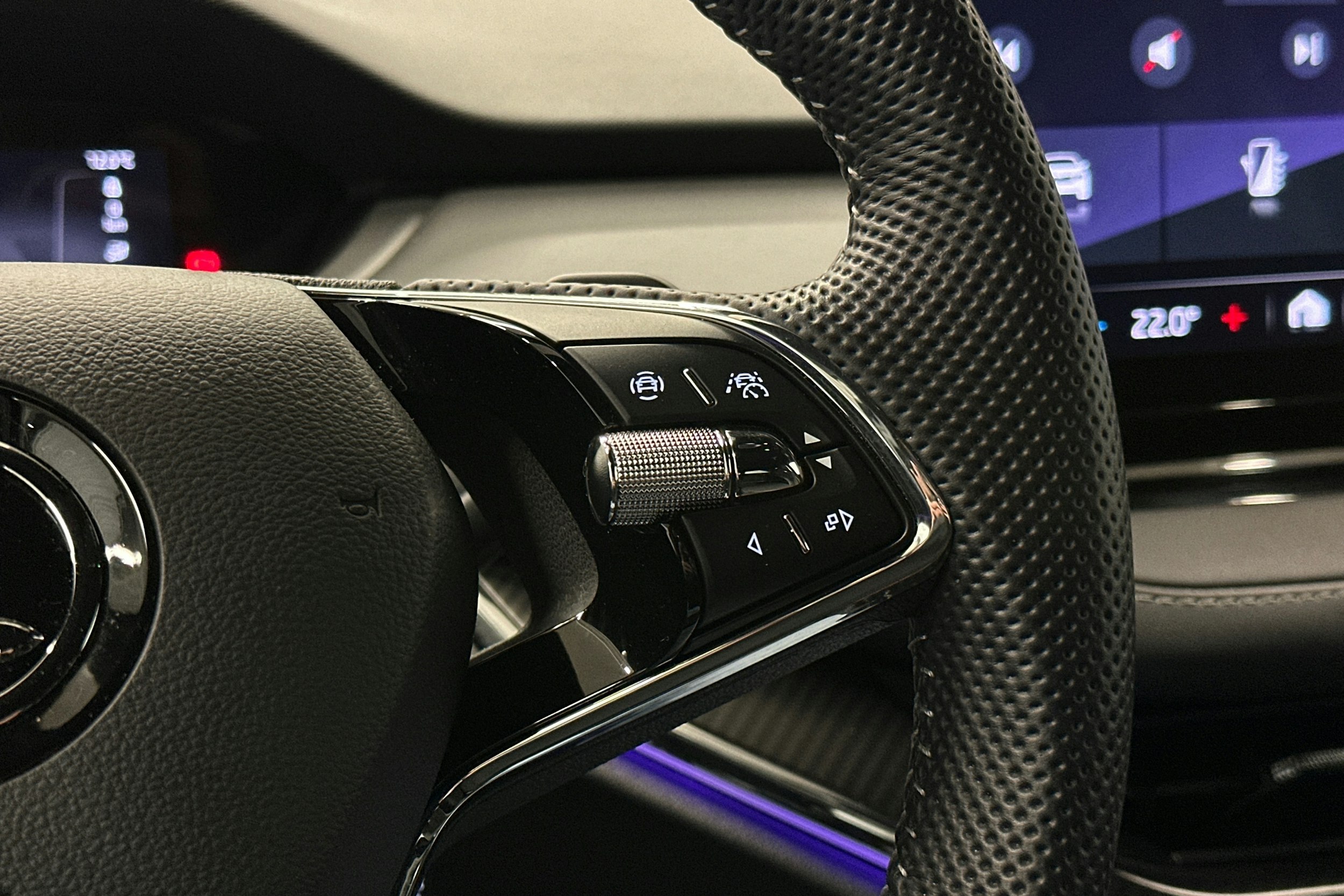 musta Skoda Enyaq 2023 kuva 22.