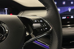 musta Skoda Enyaq 2023 kuva 22.