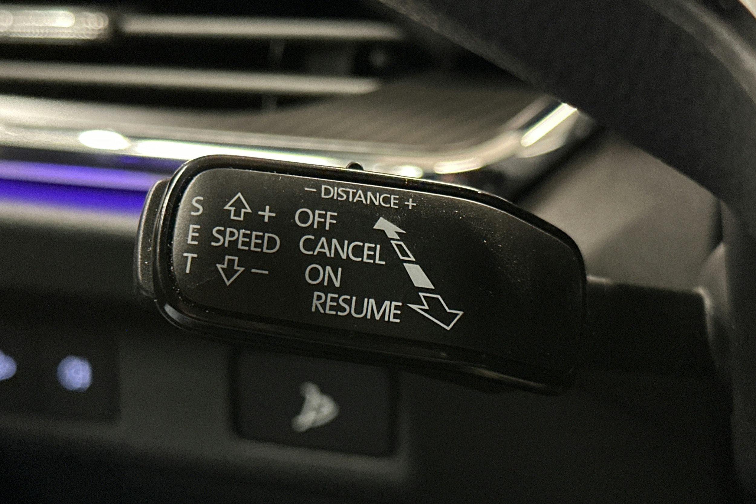 musta Skoda Enyaq 2023 kuva 23.