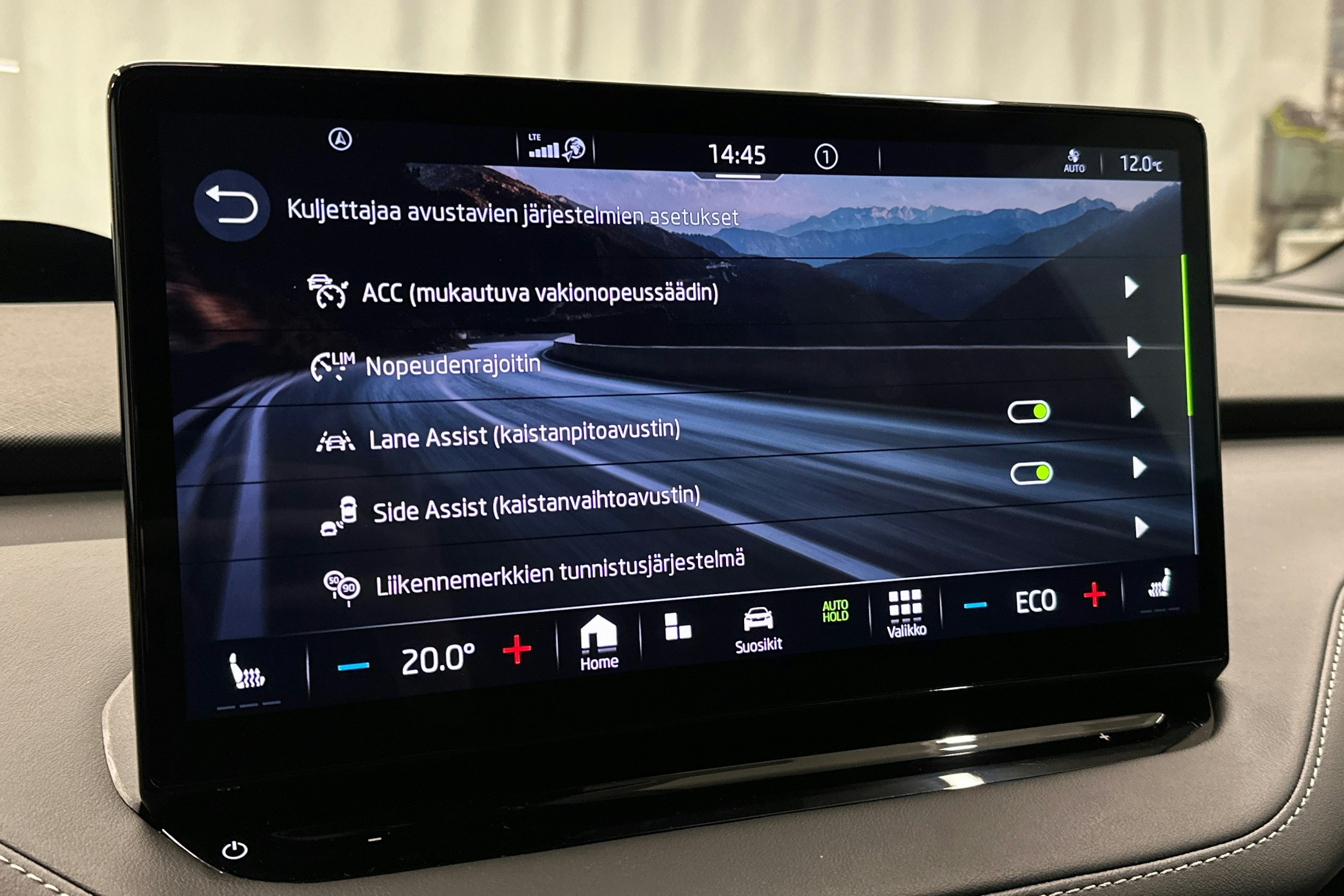 musta Skoda Enyaq 2023 kuva 27.