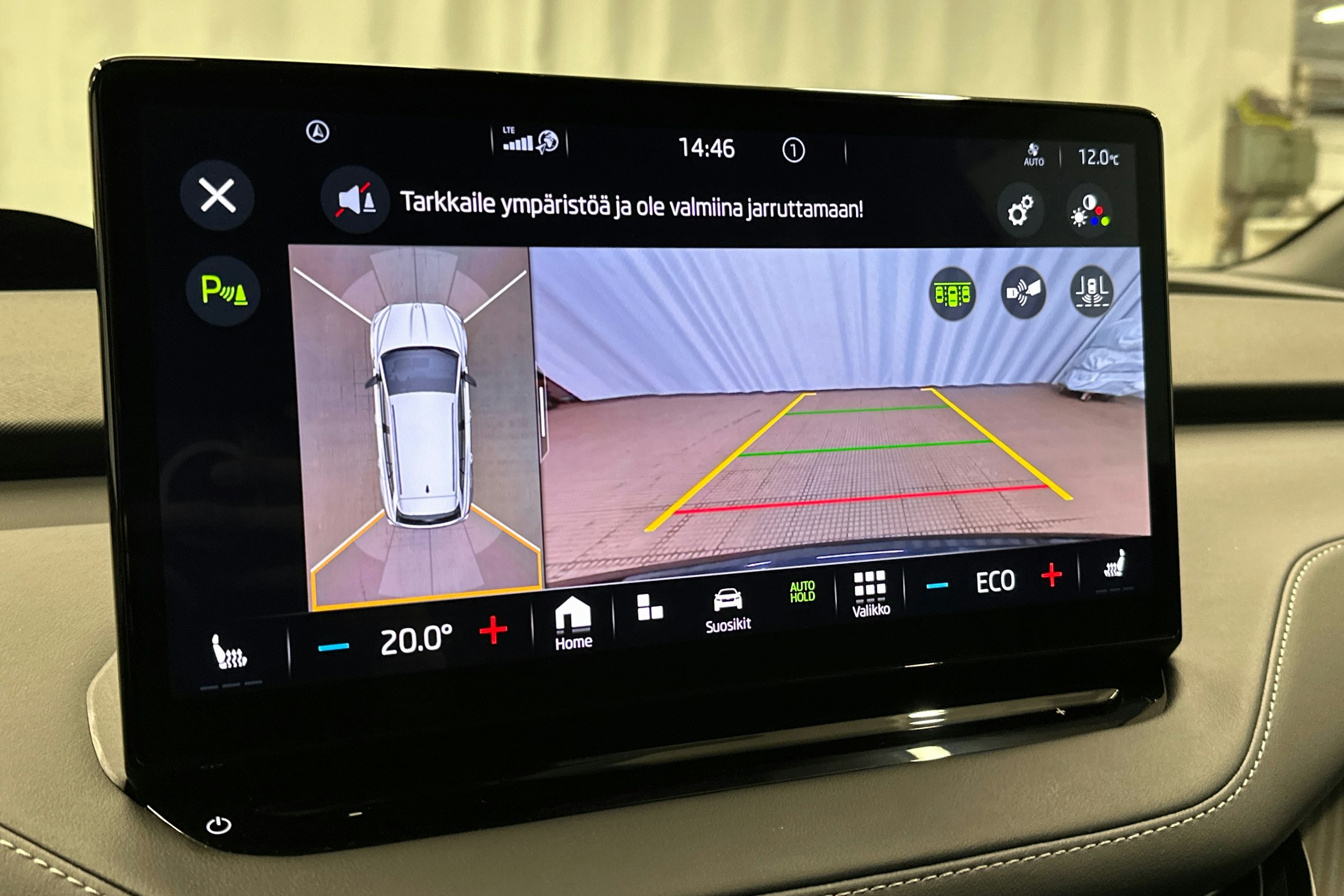 musta Skoda Enyaq 2023 kuva 32.