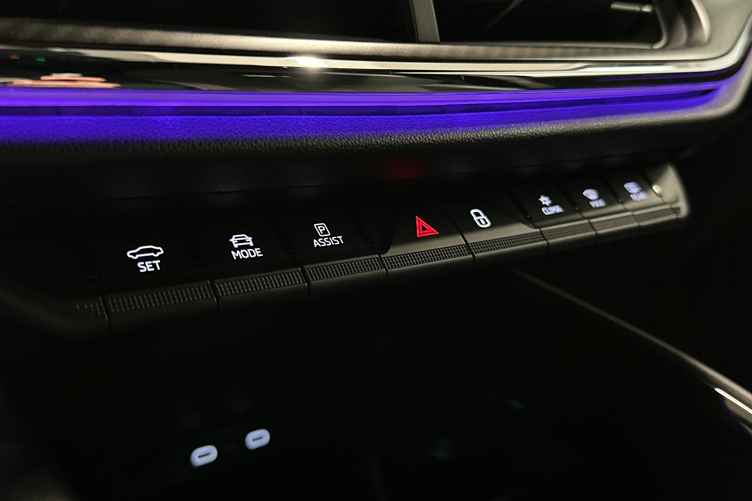 musta Skoda Enyaq 2023 kuva 33.