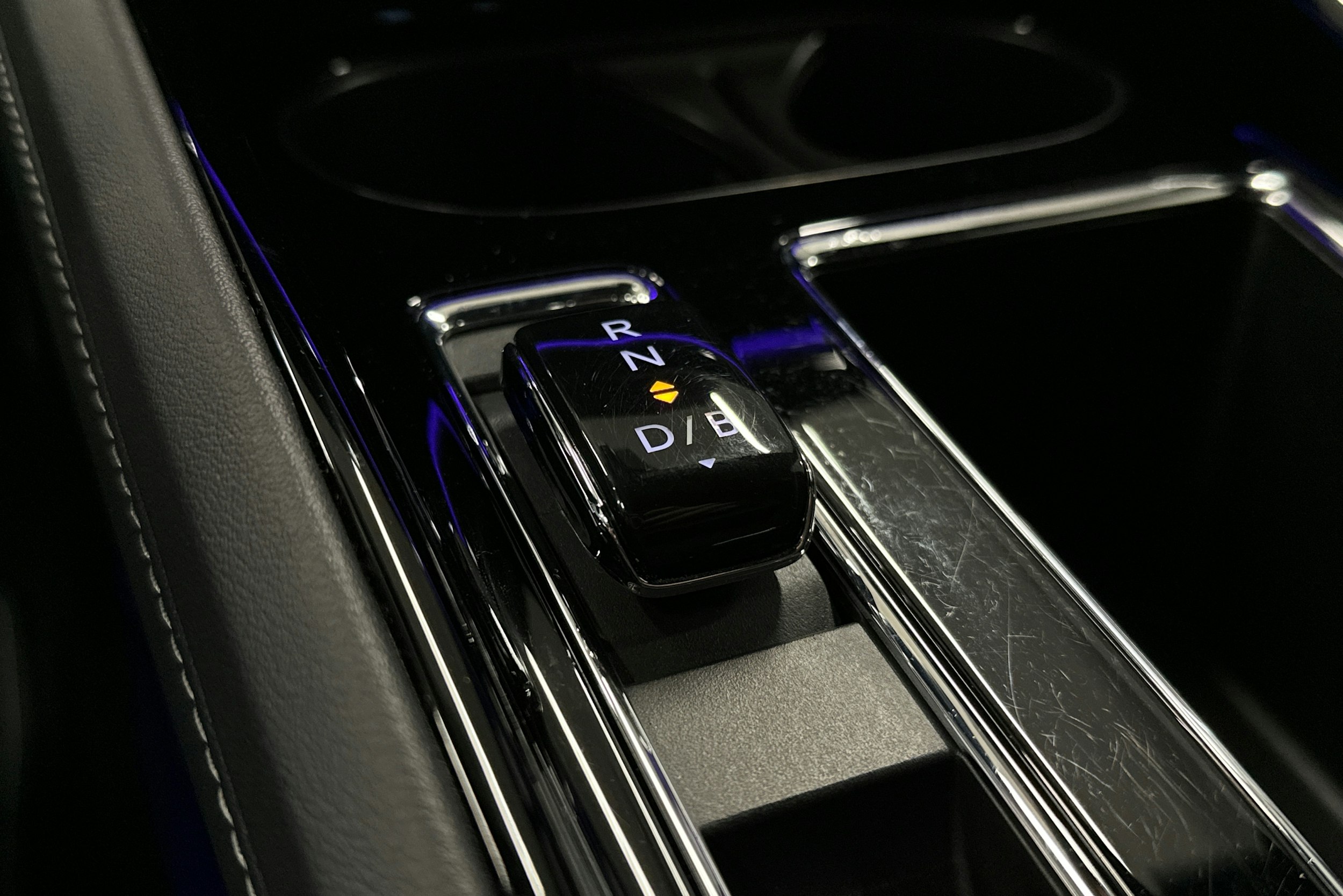 musta Skoda Enyaq 2023 kuva 34.