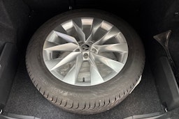 harmaa Skoda Enyaq 2023 kuva 15.