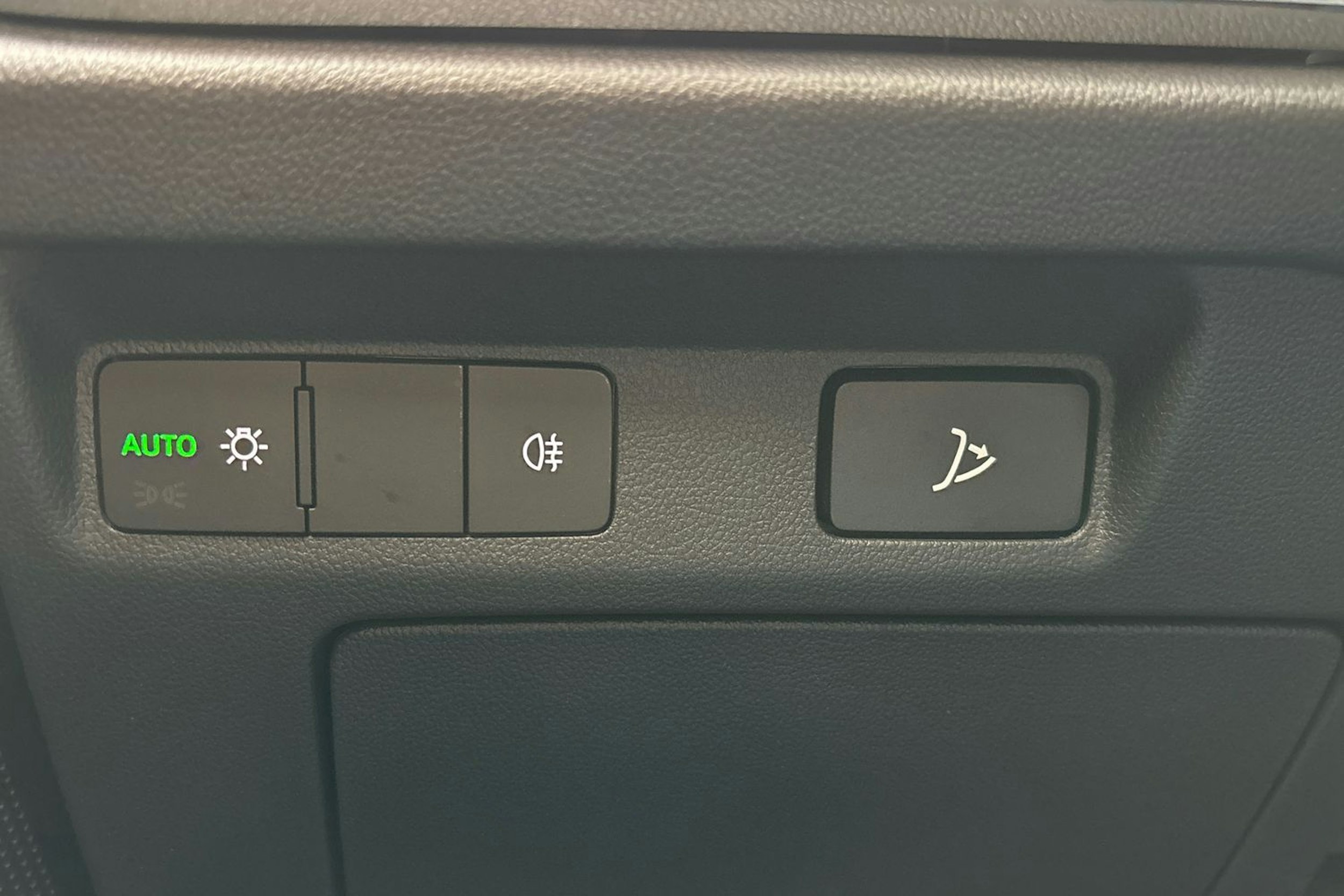 harmaa Skoda Enyaq 2023 kuva 18.