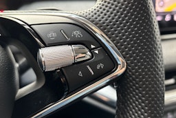 harmaa Skoda Enyaq 2023 kuva 20.