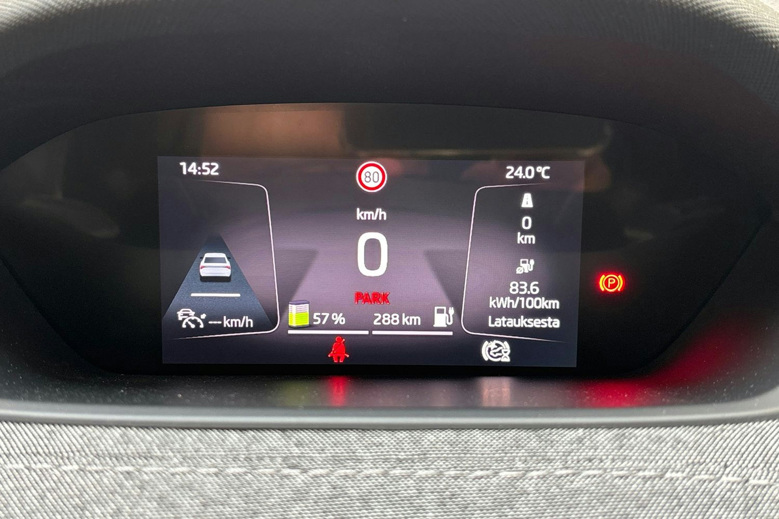 harmaa Skoda Enyaq 2023 kuva 23.