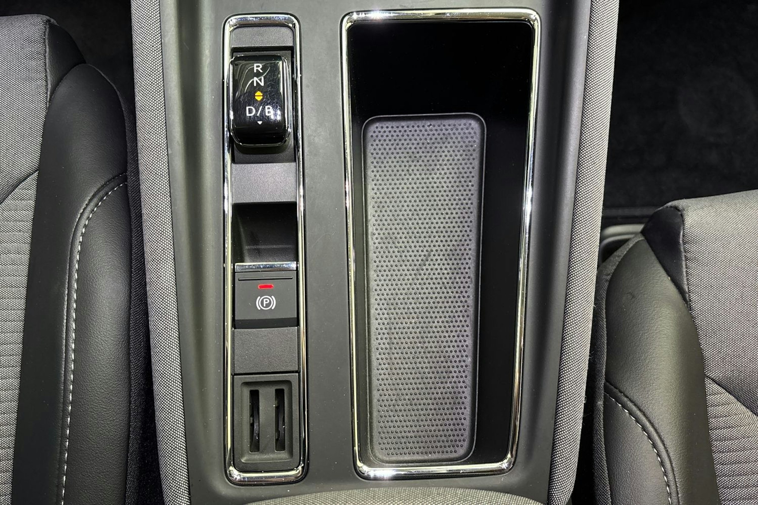 harmaa Skoda Enyaq 2023 kuva 29.