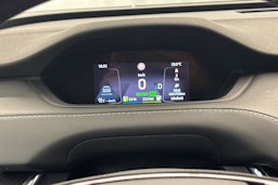 valkoinen Skoda Enyaq 2023 kuva 15.