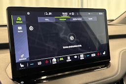 valkoinen Skoda Enyaq 2023 kuva 17.