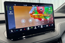 valkoinen Skoda Enyaq 2023 kuva 18.