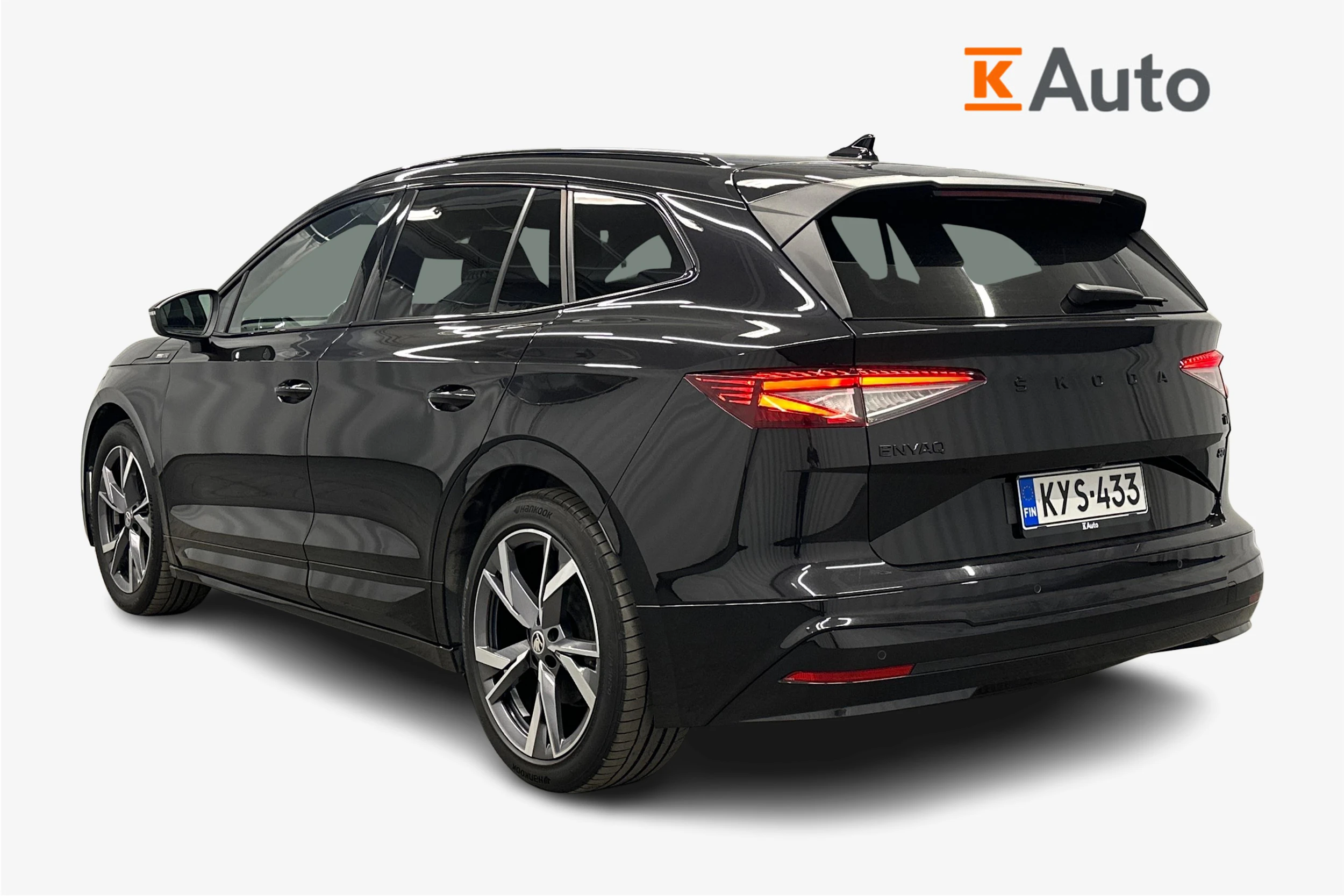 musta Skoda Enyaq 2023 kuva 3.