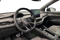 musta Skoda Enyaq 2023 kuva 8.