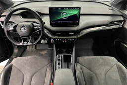 musta Skoda Enyaq 2023 kuva 9.