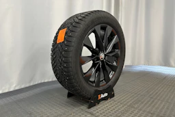 musta Skoda Enyaq 2023 kuva 13.
