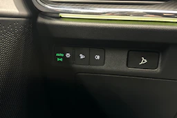 musta Skoda Enyaq 2023 kuva 18.