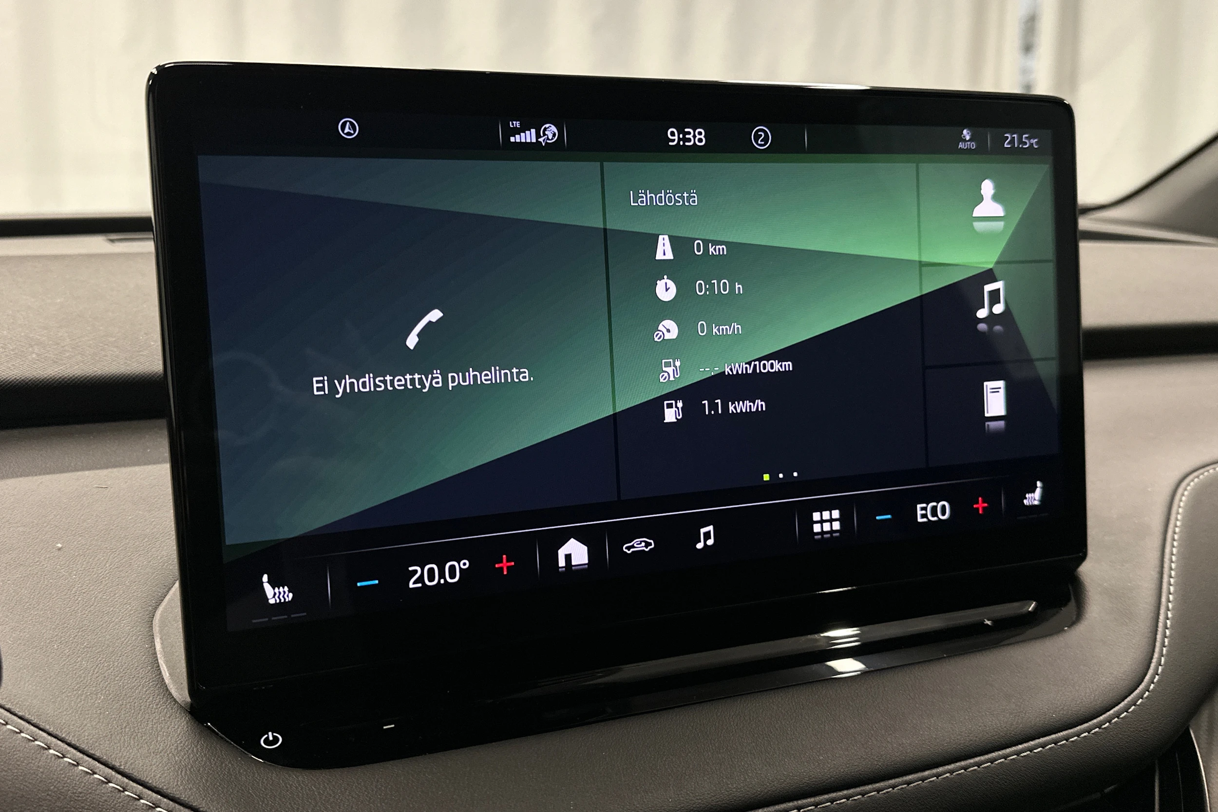 musta Skoda Enyaq 2023 kuva 21.