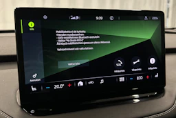 musta Skoda Enyaq 2023 kuva 24.