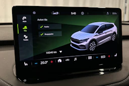 musta Skoda Enyaq 2023 kuva 28.