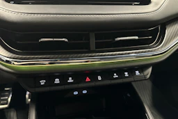 musta Skoda Enyaq 2023 kuva 36.