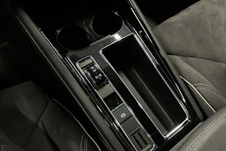 musta Skoda Enyaq 2023 kuva 37.